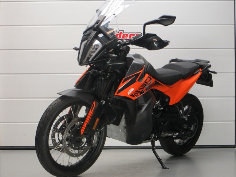 KTM 890 ADVENTURE KTM 890 ADVENTURE 