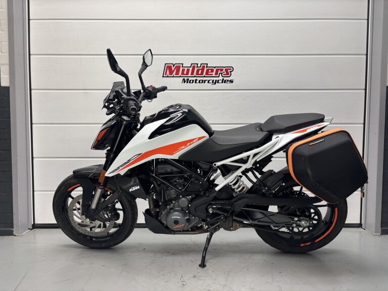 KTM 390 DUKE ABS foto 2