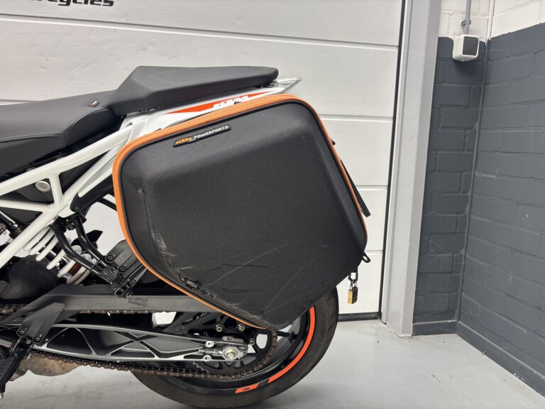 KTM 390 DUKE ABS foto 3