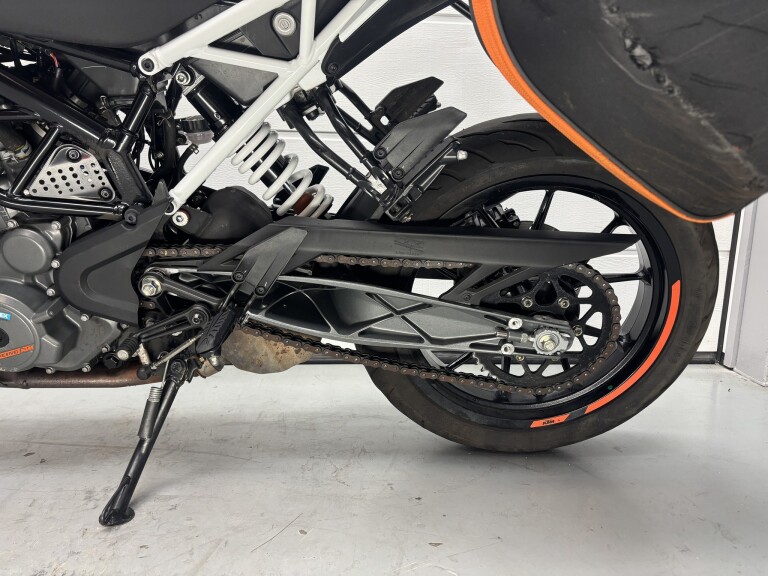 KTM 390 DUKE ABS foto 4