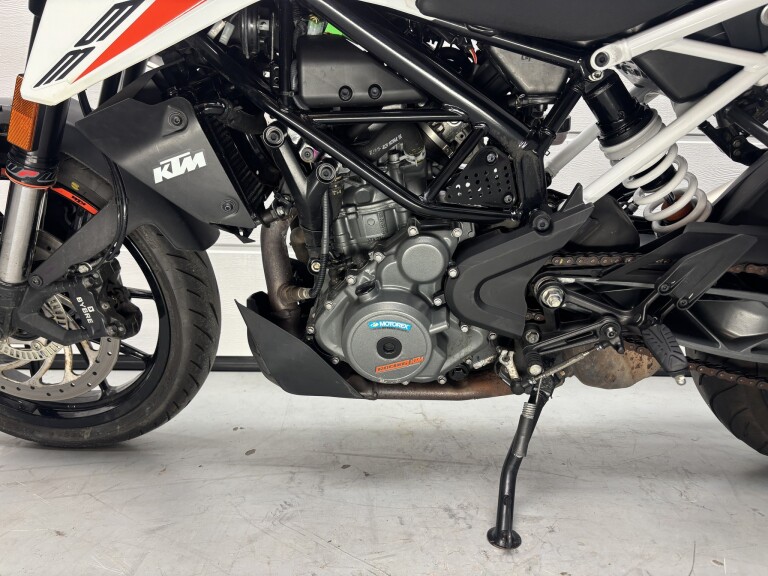 KTM 390 DUKE ABS foto 6