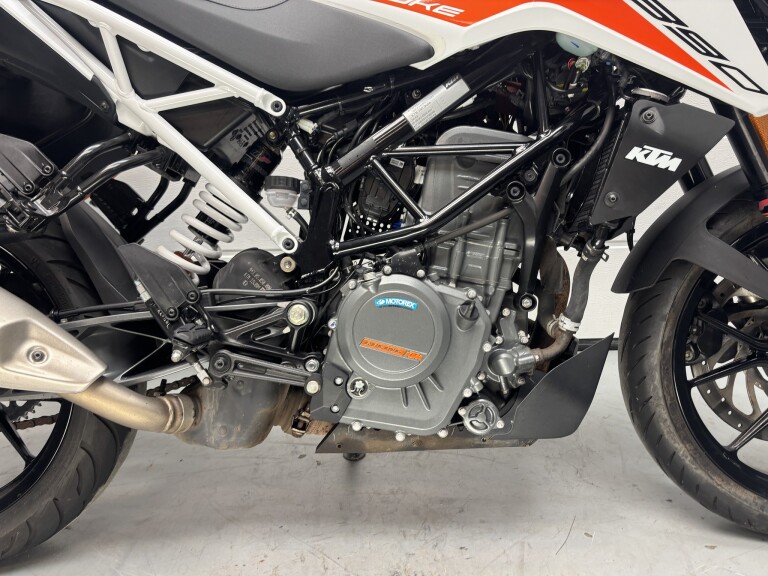 KTM 390 DUKE ABS foto 8