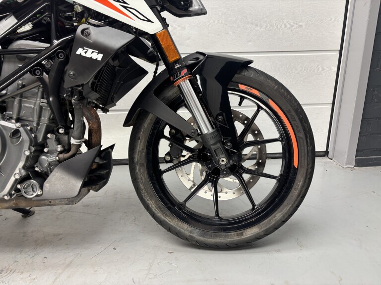KTM 390 DUKE ABS foto 9