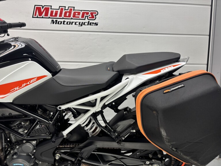 KTM 390 DUKE ABS foto 10