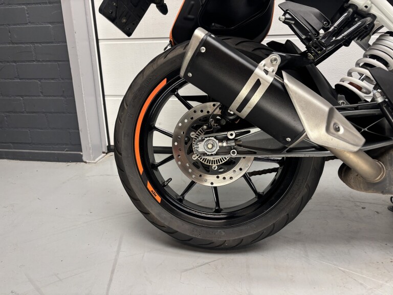 KTM 390 DUKE ABS foto 12