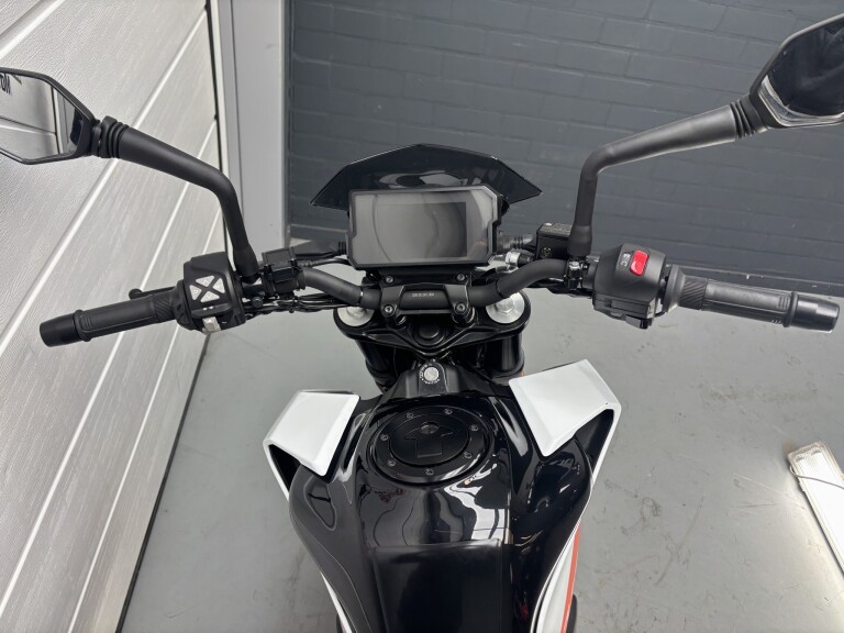 KTM 390 DUKE ABS foto 14