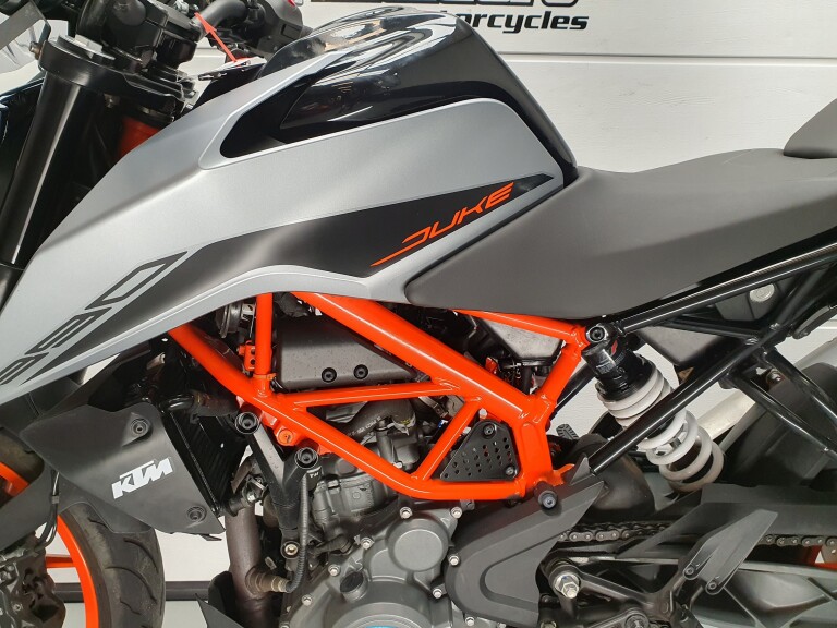 KTM 390 DUKE ABS KTM 390 DUKE foto 5