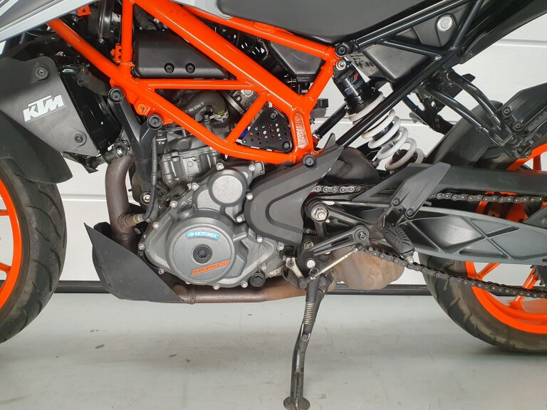 KTM 390 DUKE ABS KTM 390 DUKE foto 6