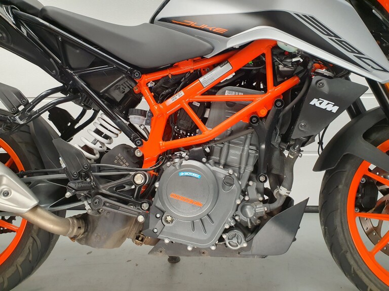 KTM 390 DUKE ABS KTM 390 DUKE foto 12