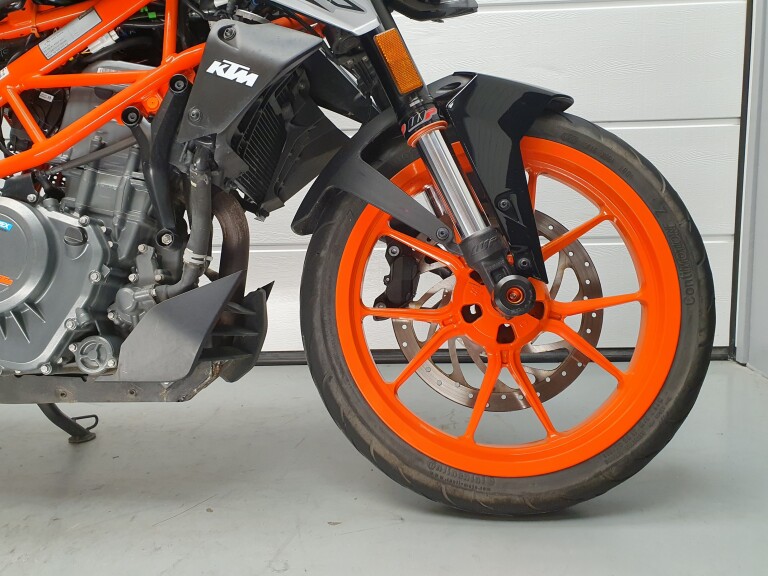 KTM 390 DUKE ABS KTM 390 DUKE foto 13