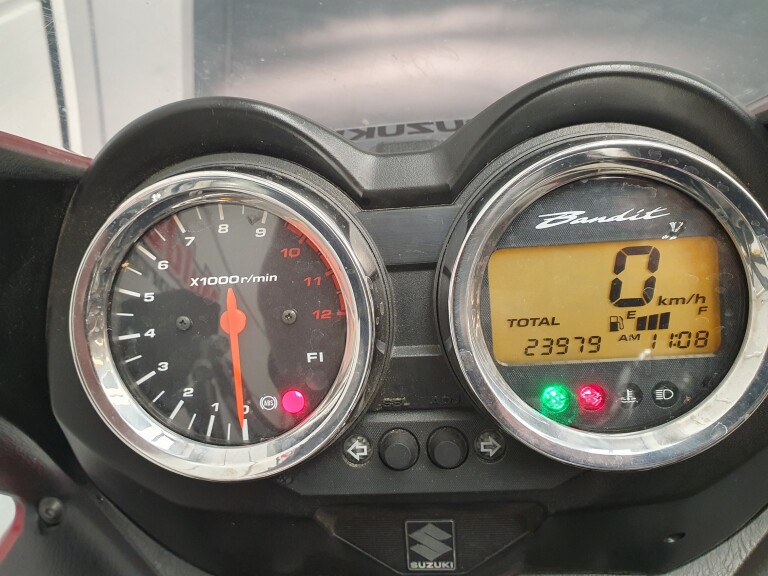 Suzuki GSF 1250 S Bandit SUZUKI GSF 1250 S BANDIT foto 16