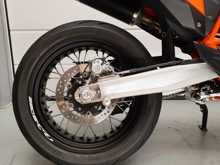 KTM 690 SMC-R KTM 690 SMC-R foto 11
