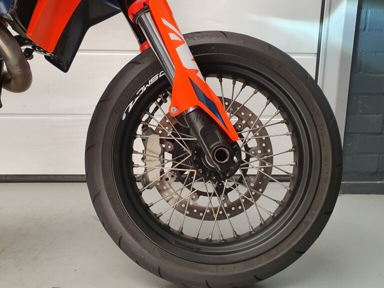 KTM 690 SMC-R KTM 690 SMC-R foto 15