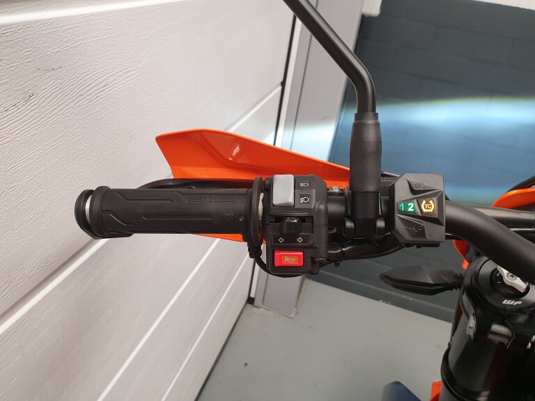 KTM 690 SMC-R KTM 690 SMC-R foto 16