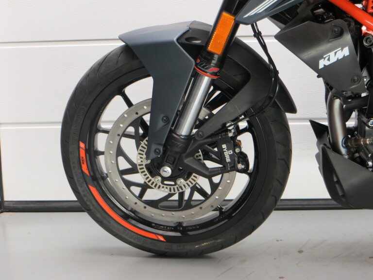 KTM 390 DUKE ABS KTM 390 DUKE ABS foto 3