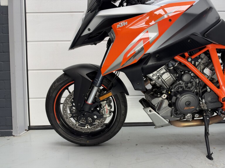 KTM 1290 SUPER DUKE GT foto 4