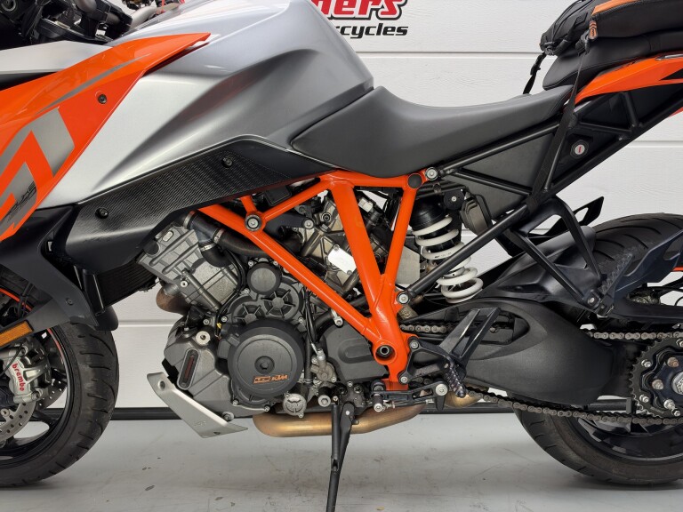 KTM 1290 SUPER DUKE GT foto 5