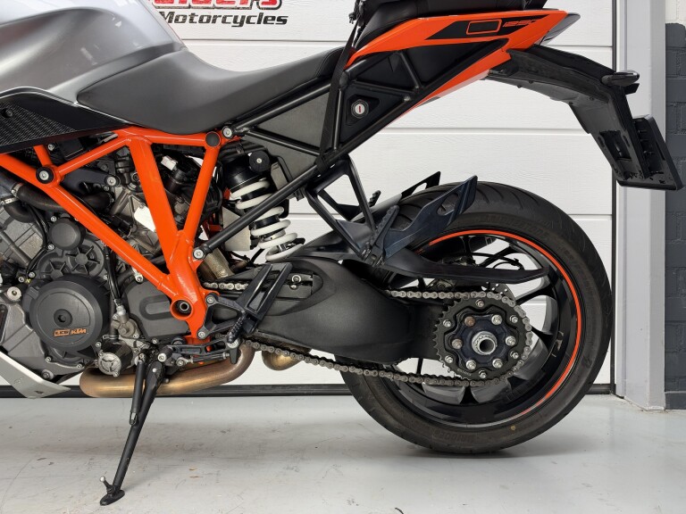 KTM 1290 SUPER DUKE GT foto 7