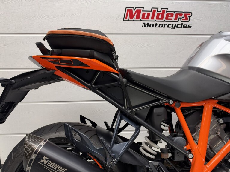 KTM 1290 SUPER DUKE GT foto 9