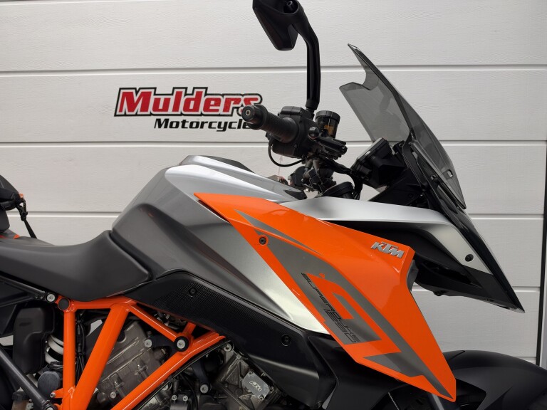 KTM 1290 SUPER DUKE GT foto 11