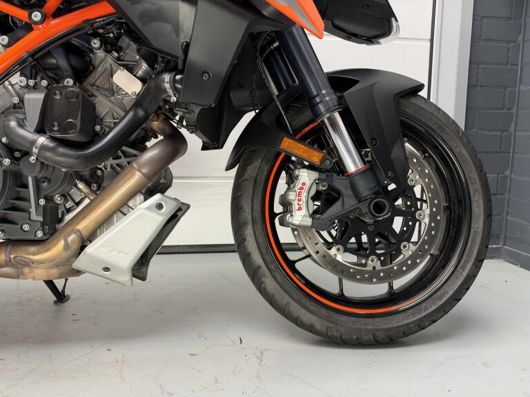 KTM 1290 SUPER DUKE GT foto 12