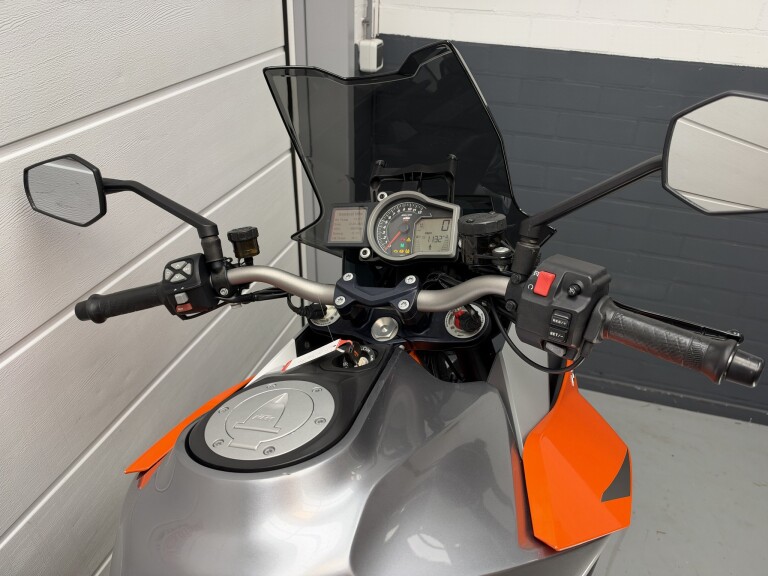 KTM 1290 SUPER DUKE GT foto 14