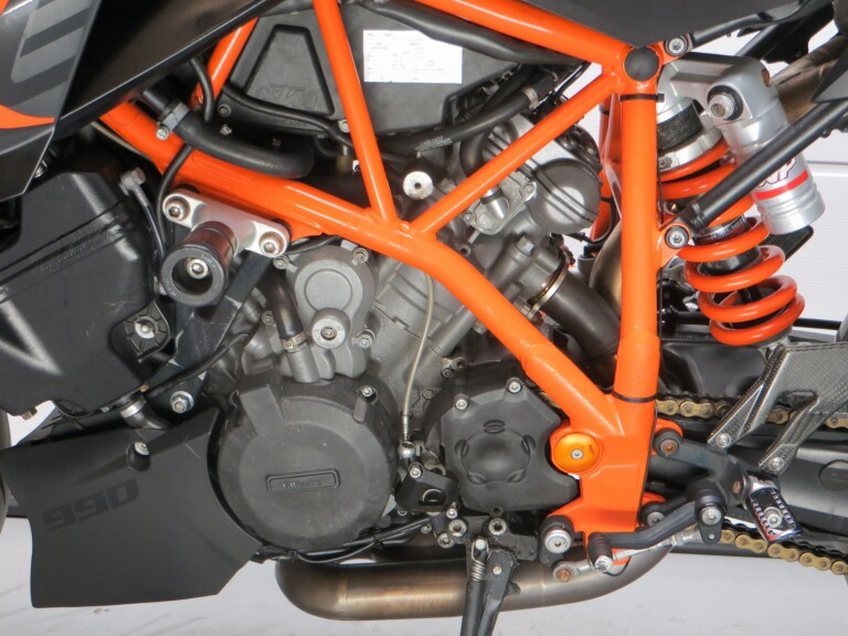 KTM 990 SUPERDUKE R KTM 990 SUPER DUKE R foto 4