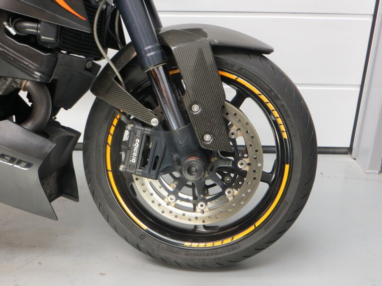 KTM 990 SUPERDUKE R KTM 990 SUPER DUKE R foto 5