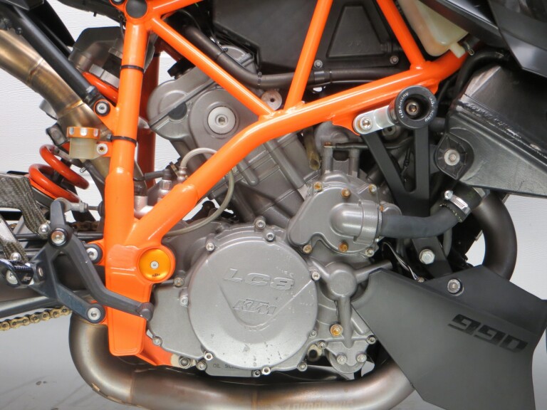 KTM 990 SUPERDUKE R KTM 990 SUPER DUKE R foto 7