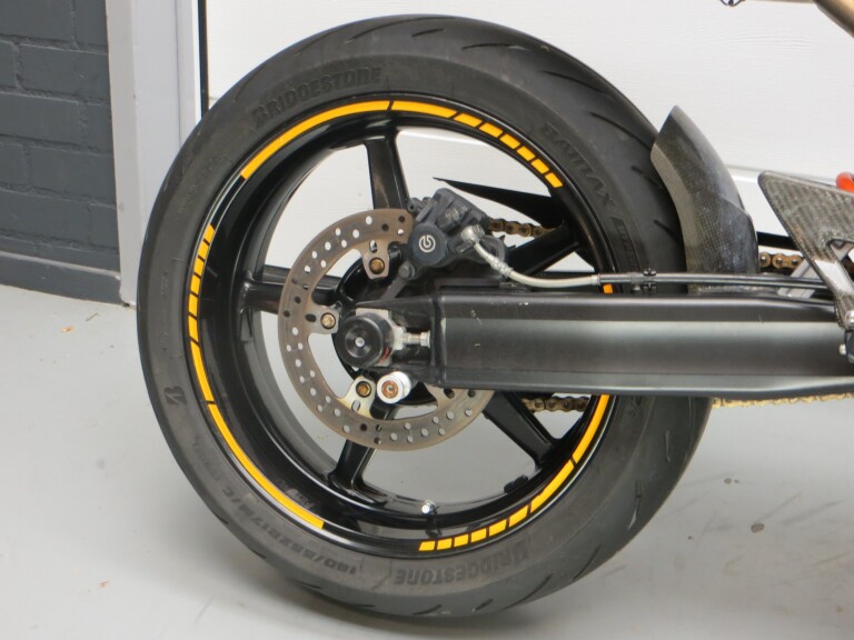 KTM 990 SUPERDUKE R KTM 990 SUPER DUKE R foto 8