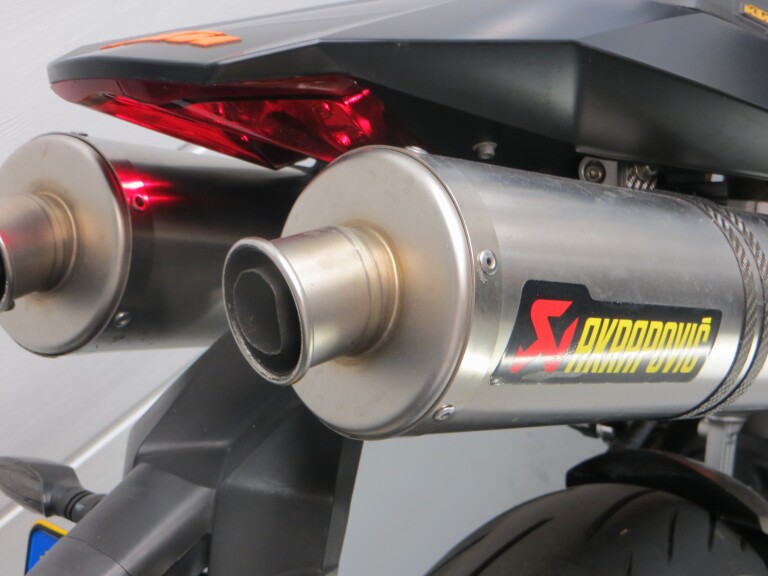 KTM 990 SUPERDUKE R KTM 990 SUPER DUKE R foto 9