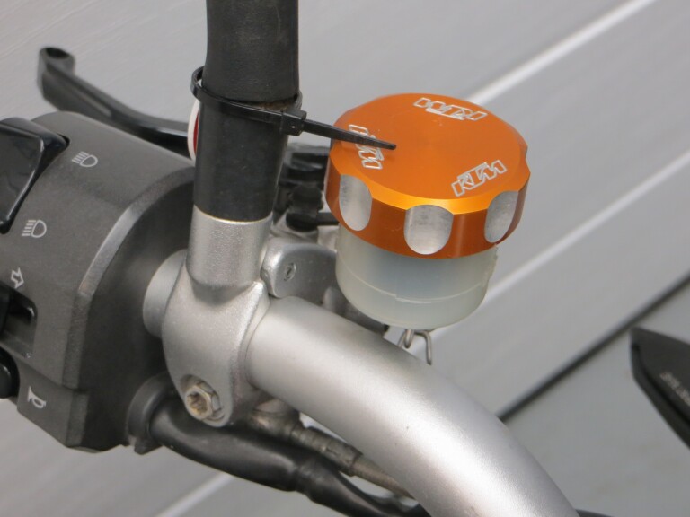 KTM 990 SUPERDUKE R KTM 990 SUPER DUKE R foto 13