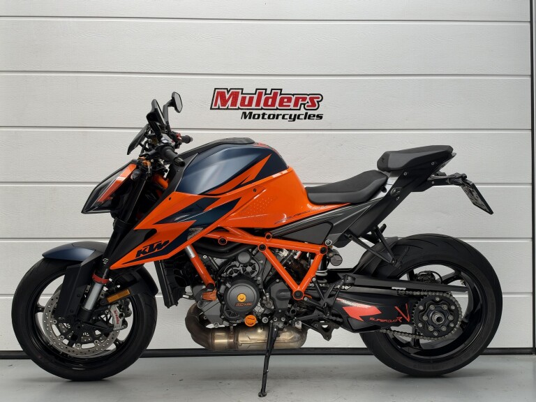 KTM 1290 SUPER DUKE R foto 2