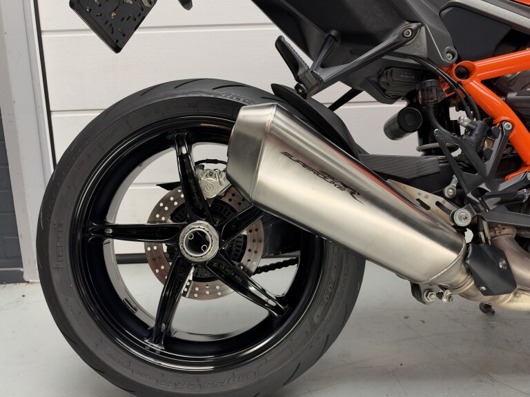 KTM 1290 SUPER DUKE R foto 3
