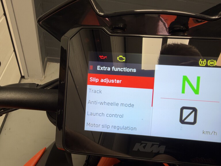 KTM 1290 SUPER DUKE R foto 10