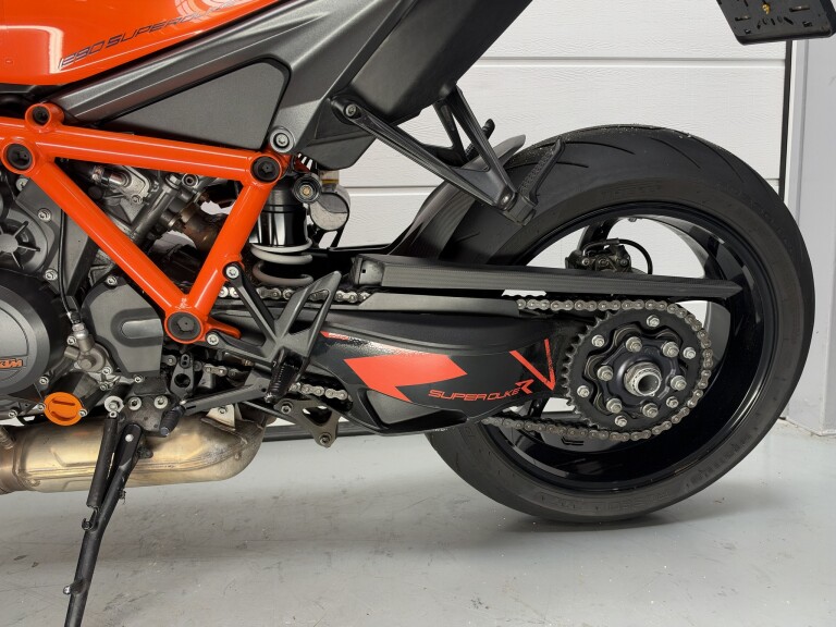 KTM 1290 SUPER DUKE R foto 14