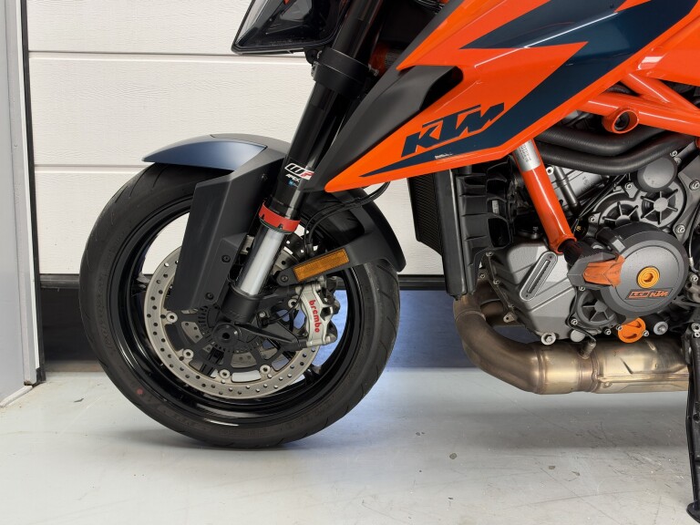KTM 1290 SUPER DUKE R foto 15