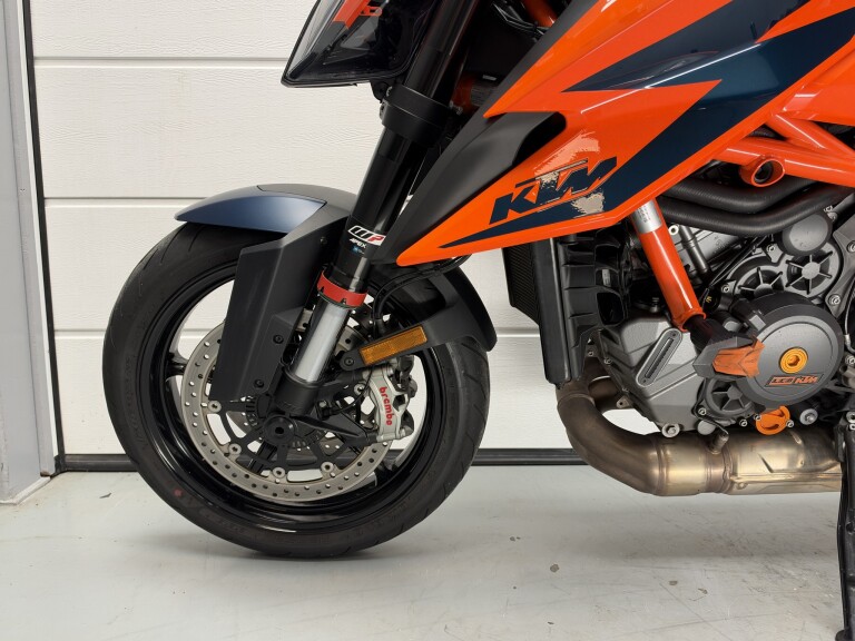 KTM 1290 SUPER DUKE R foto 16
