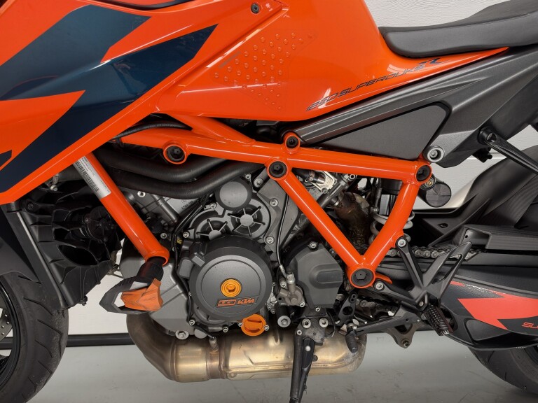 KTM 1290 SUPER DUKE R foto 17
