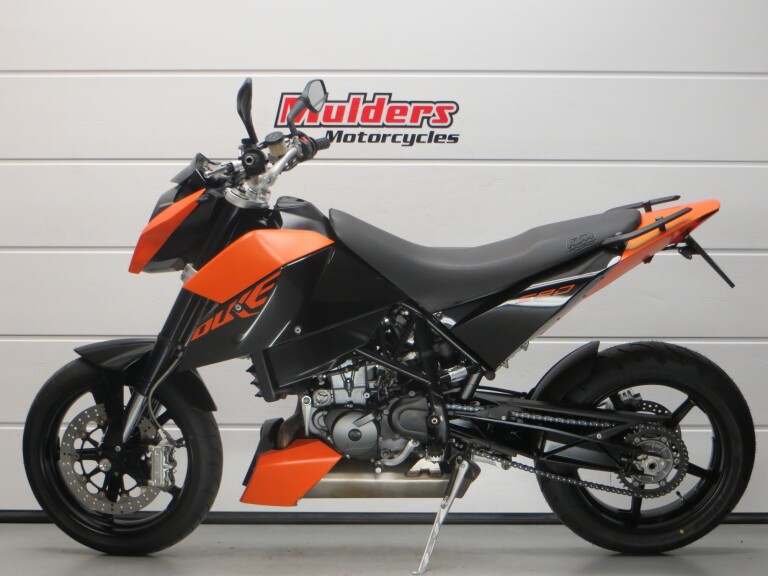 KTM 690 DUKE KTM 690 DUKE foto 2