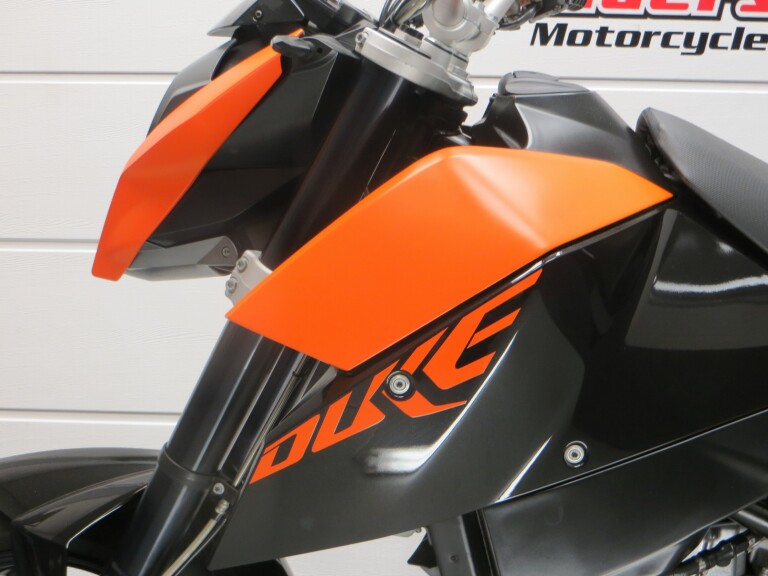KTM 690 DUKE KTM 690 DUKE foto 4