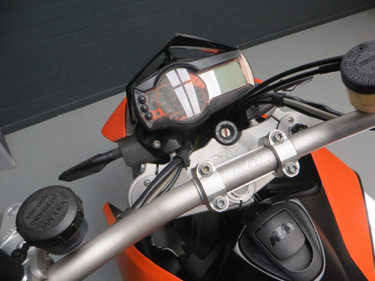KTM 690 DUKE KTM 690 DUKE foto 7