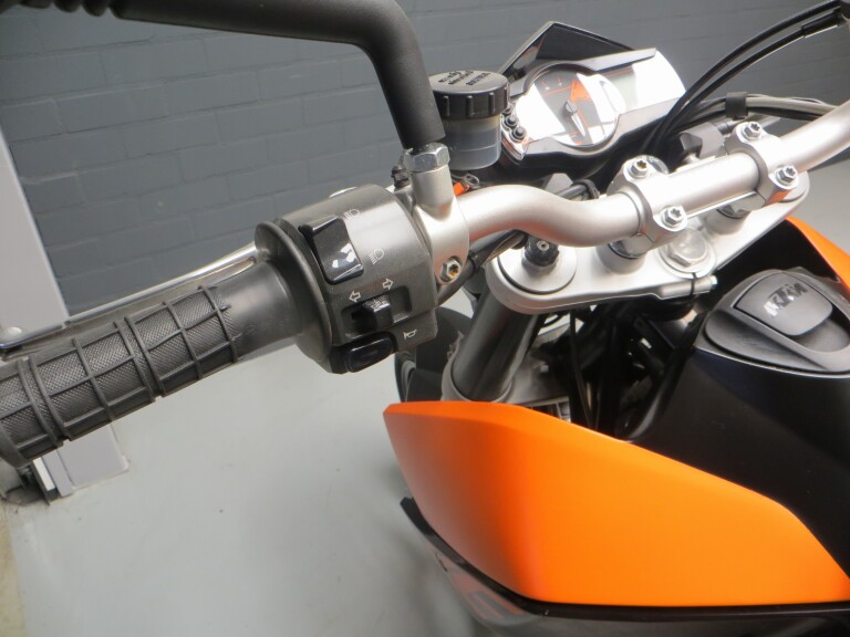 KTM 690 DUKE KTM 690 DUKE foto 8