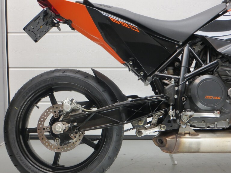 KTM 690 DUKE KTM 690 DUKE foto 10