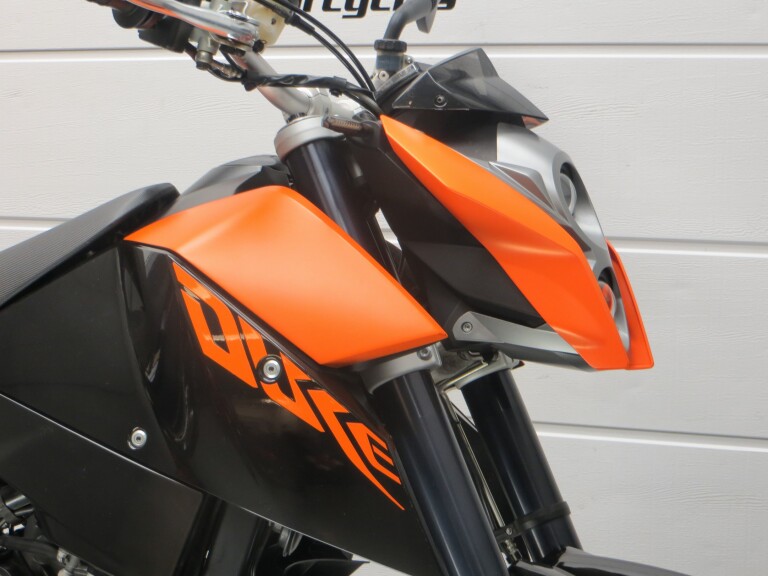 KTM 690 DUKE KTM 690 DUKE foto 12