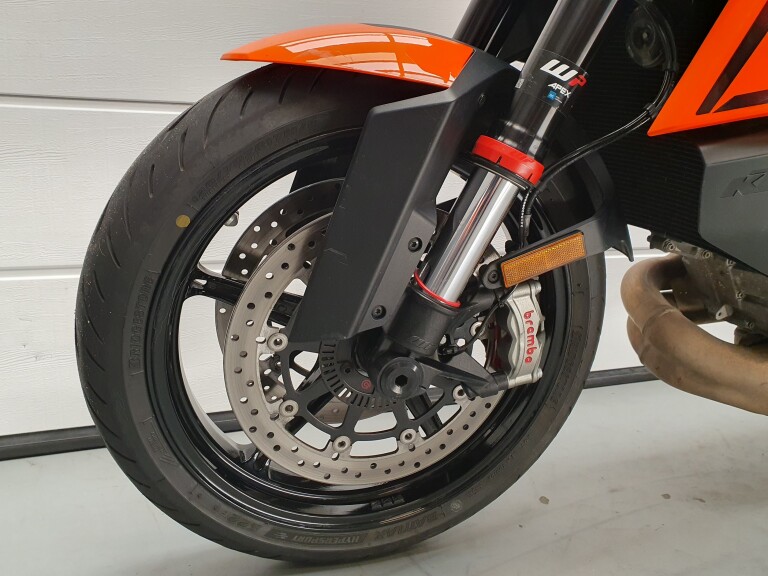 KTM 1390 SUPER DUKE R DEMO KTM 1390 SUPER DUKE R DEMO foto 3