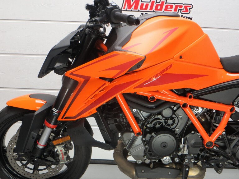 KTM 1390 SUPER DUKE R DEMO foto 4
