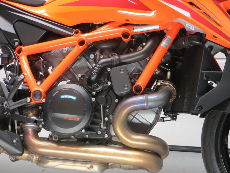 KTM 1390 SUPER DUKE R DEMO foto 8