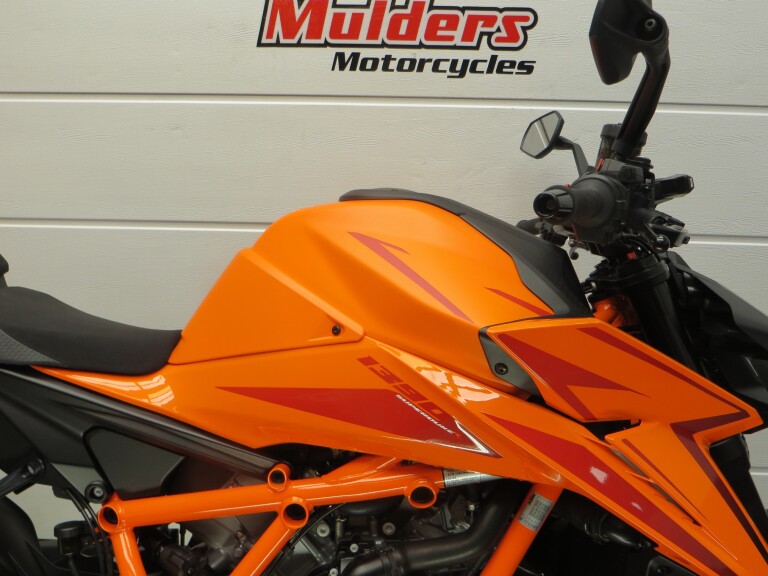 KTM 1390 SUPER DUKE R DEMO foto 10