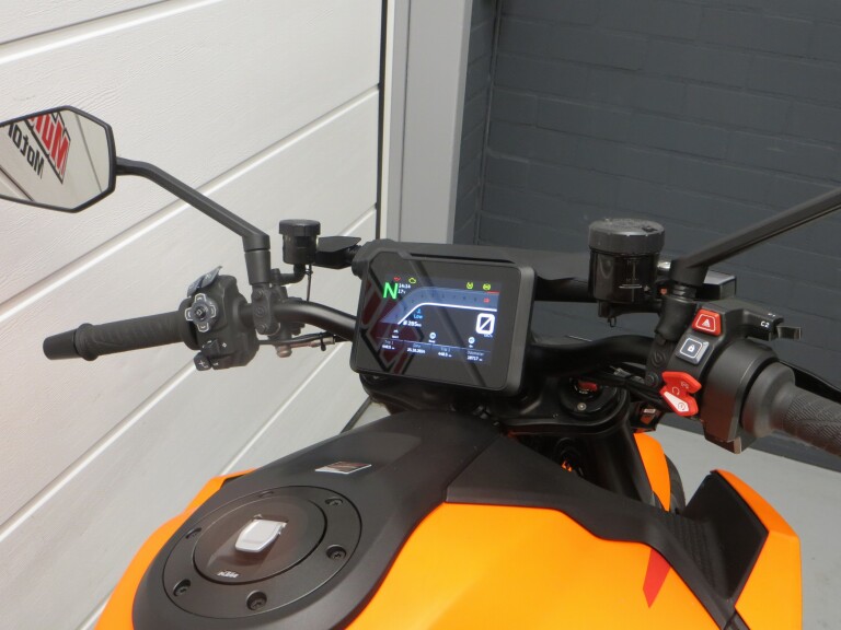 KTM 1390 SUPER DUKE R DEMO foto 11